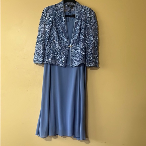Jessica Howard Dresses & Skirts - Jessica Howard Light Blue Dress with Lace Overlay